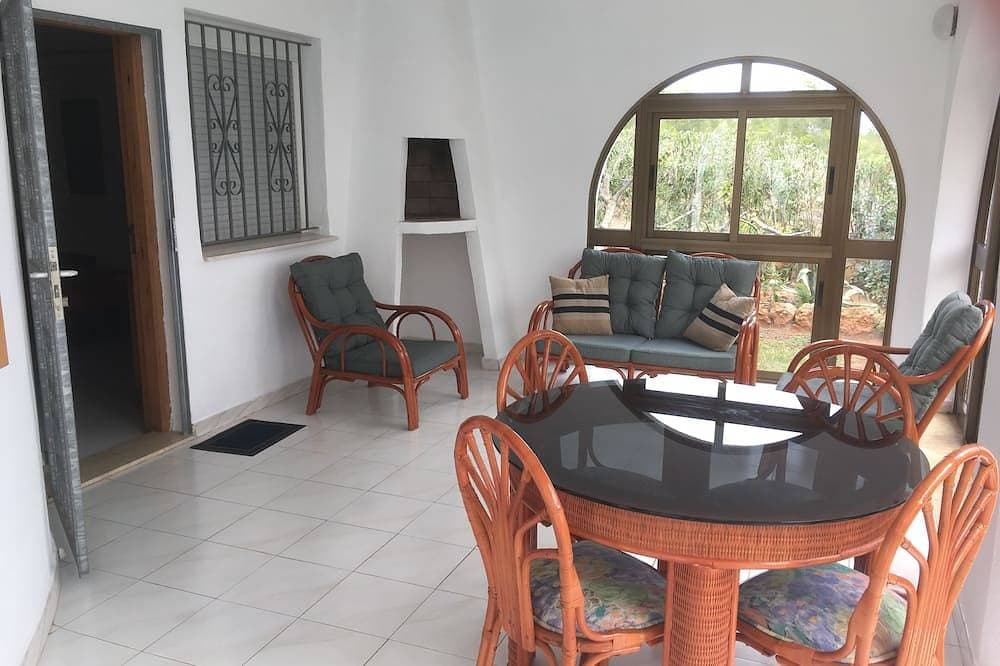 Foto 9 von 30: Klimatisierte Villa mit 2 Schlafz., WiFi und privatem Pool im schönen Garten