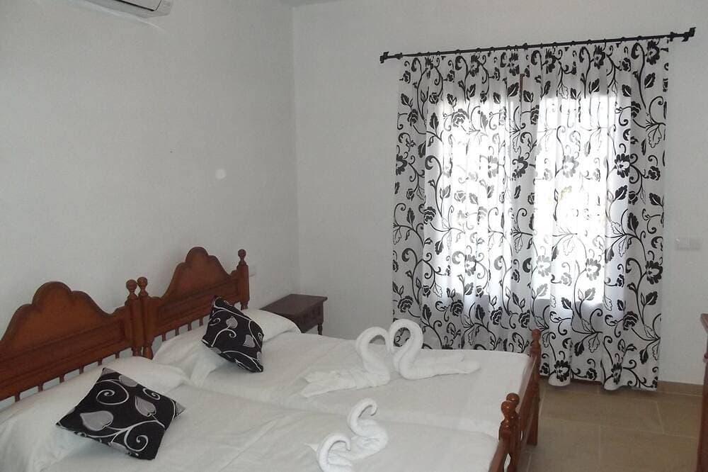 Foto 4 von 29: Komplett renovierte Villa mit privatem Pool, Solarium und Grill