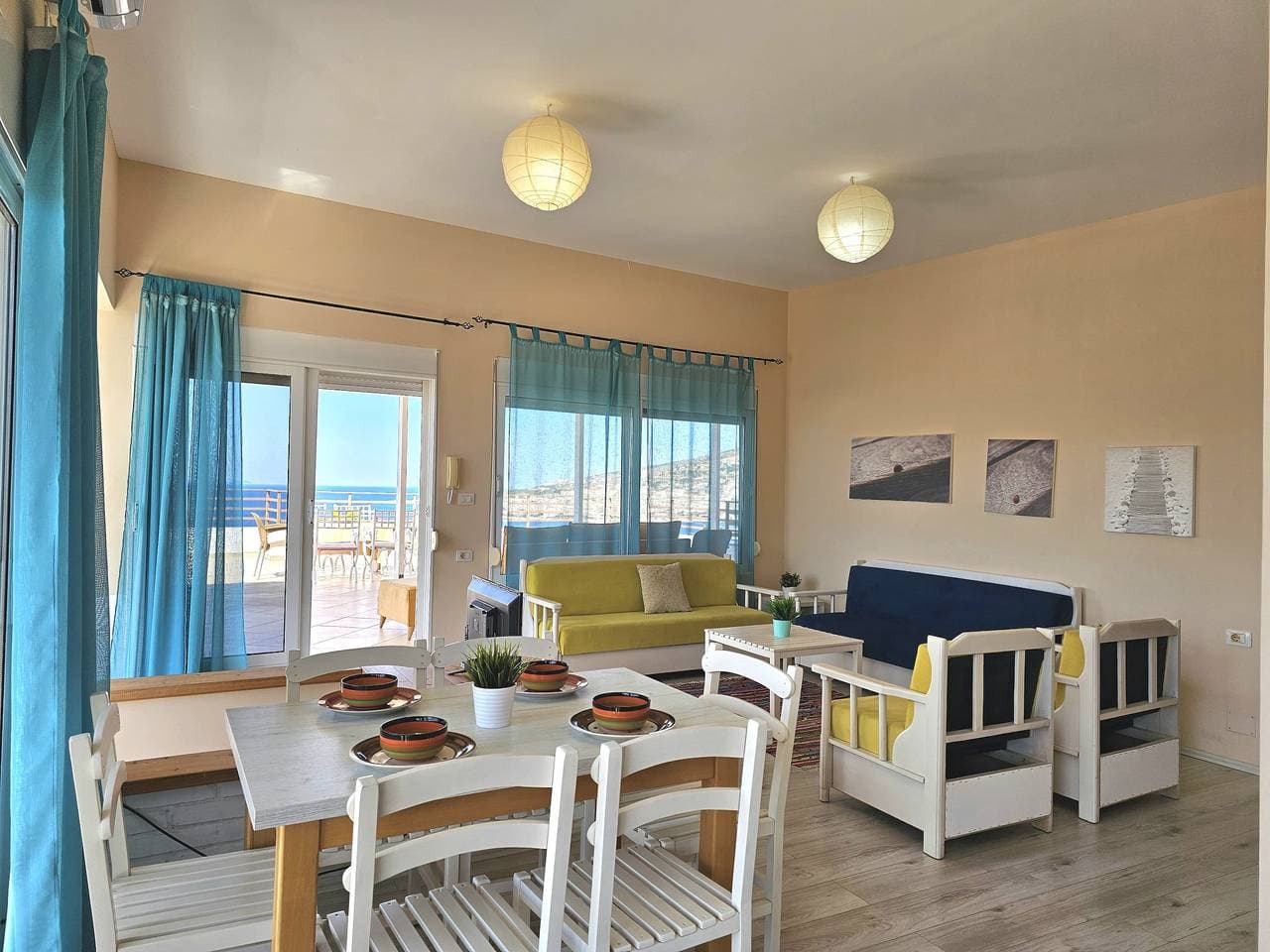 Foto 7 von 36: Ferienwohnung für 8 Personen mit Terrasse