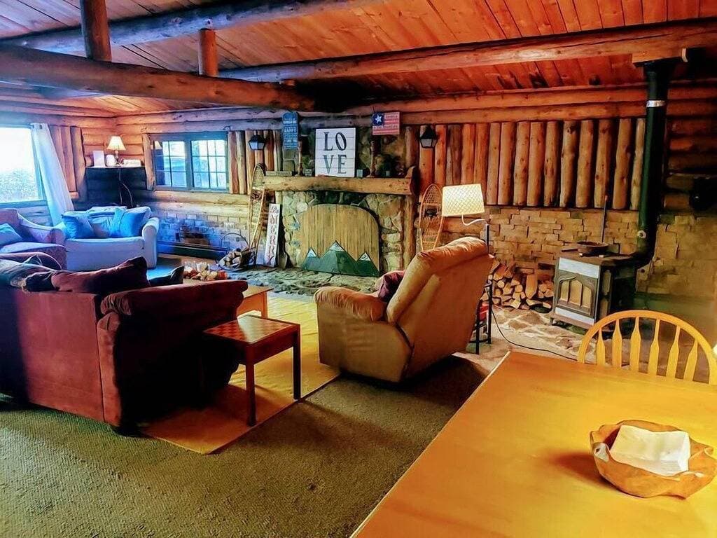 Foto 3 von 23: Rustic Log Cabin #3 - \"The Lodge\"