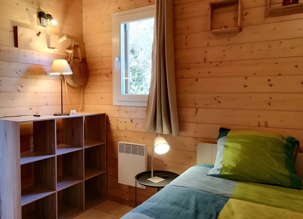 Foto 9 von 16: Cottage 'Gîte - La Petite Maison De Noémie' mit privater Terrasse, WLAN und Klimaanlage
