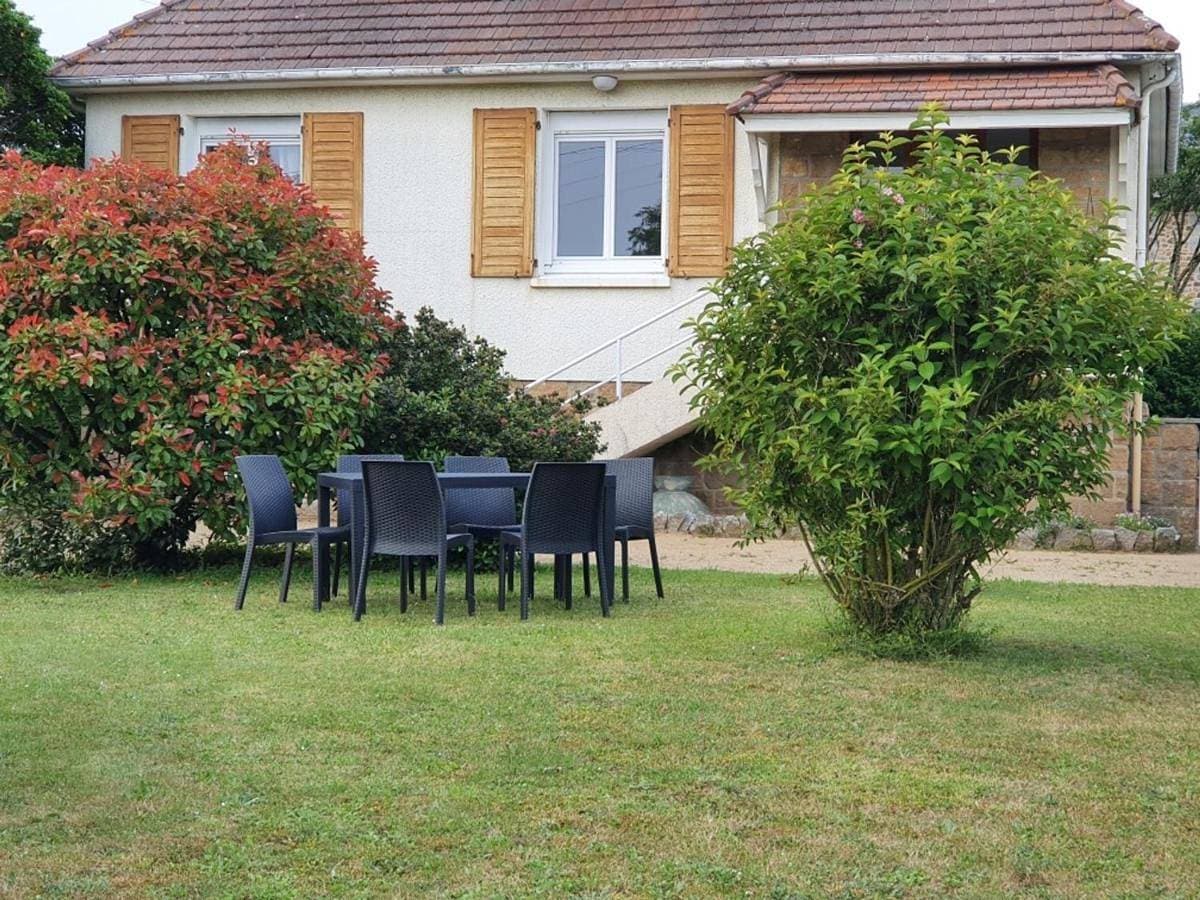 Charmante Maison à Carolles, Proche Bourg et Vallée des Peintres, Jardin et Confort Moderne - FR-1-361-385 1