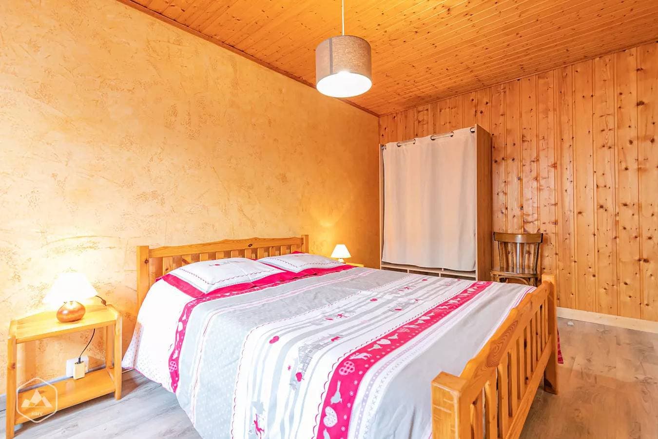 Foto 3 von 10: Sehr geräumige Wohnung im Herzen des Dorfes