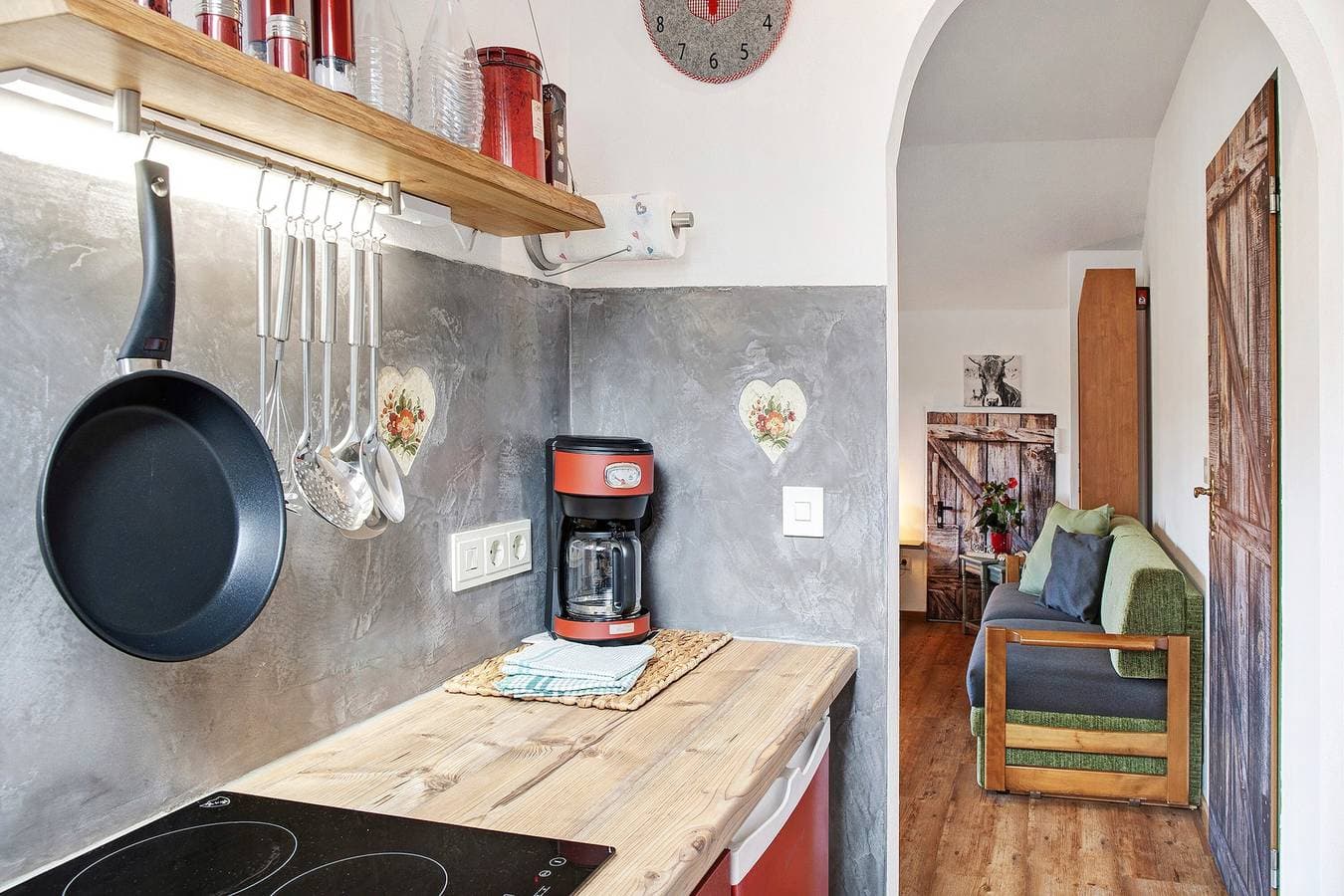 Foto 8 von 30: Einzimmerapartment 'Aschaubichl - Wohnung Anemone' mit Bergblick, Balkon und WLAN