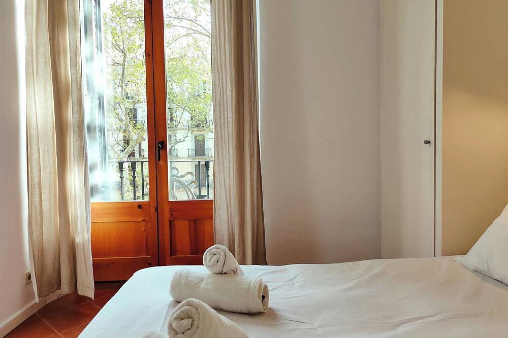Foto 6 von 30: Bright 1-Bed Apartment on La Rambla, Barcelona. Rj