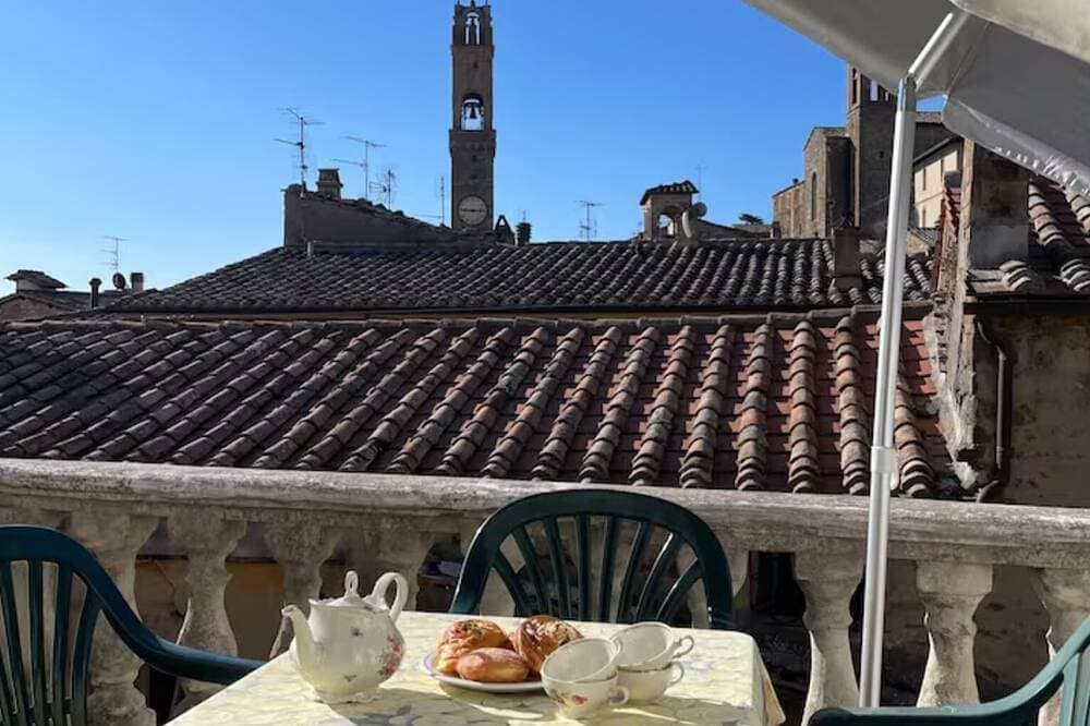 Charming apartment in the historic center with large terrace and beautiful view 1