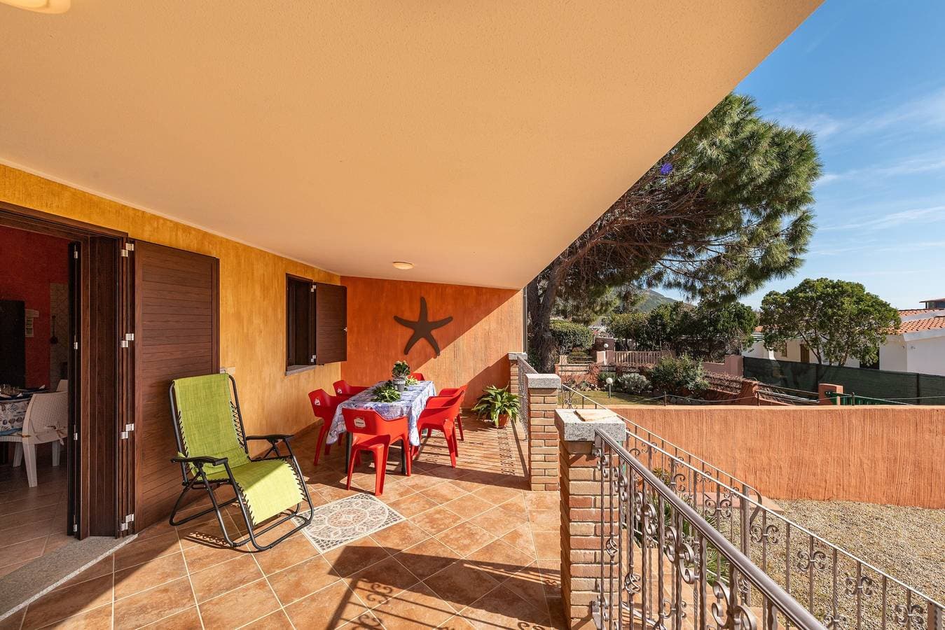 Foto 2 von 28: Ferienhaus 'Villetta Delfino ' mit Bergblick, privater Terrasse und eigenem Garten