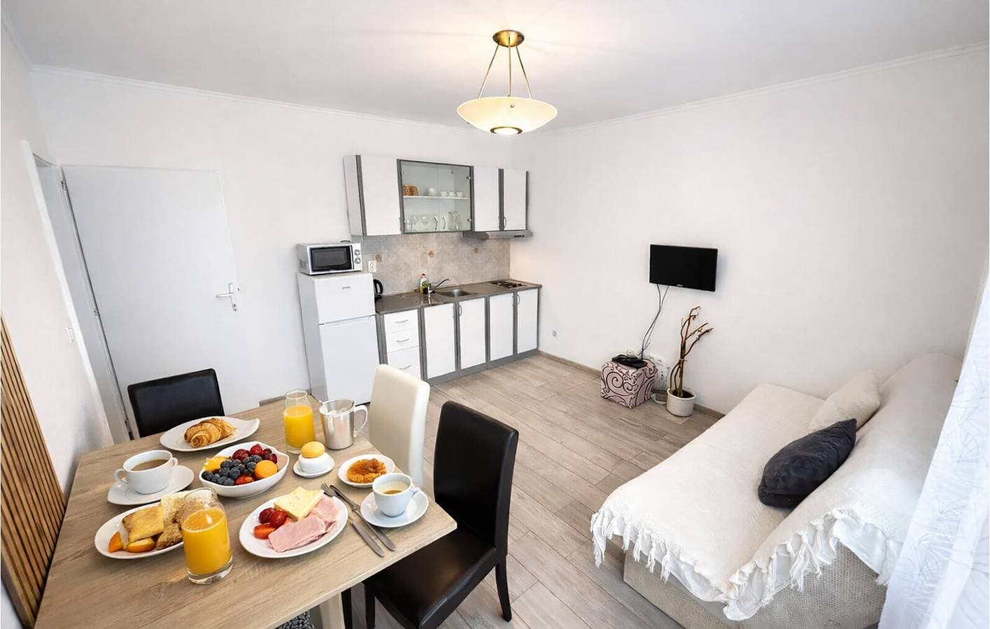 Foto 4 von 16: Charmantes Apartment, 1,5 km vom Strand entfernt: Gemütliches Apartment mit Terrasse und WLAN
