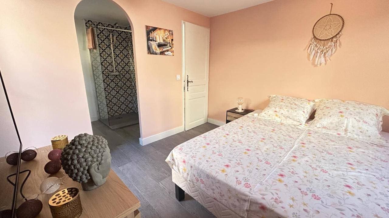 Foto 11 von 18: Double Room with Private Bathroom