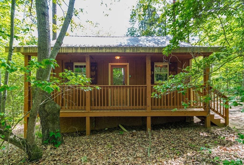 Foto 13 von 19: Romantischer Kurzurlaub Gemütliche Hütte | 1Br 1Ba | Whirlpool | Whirlpool | Haustierfreundlich