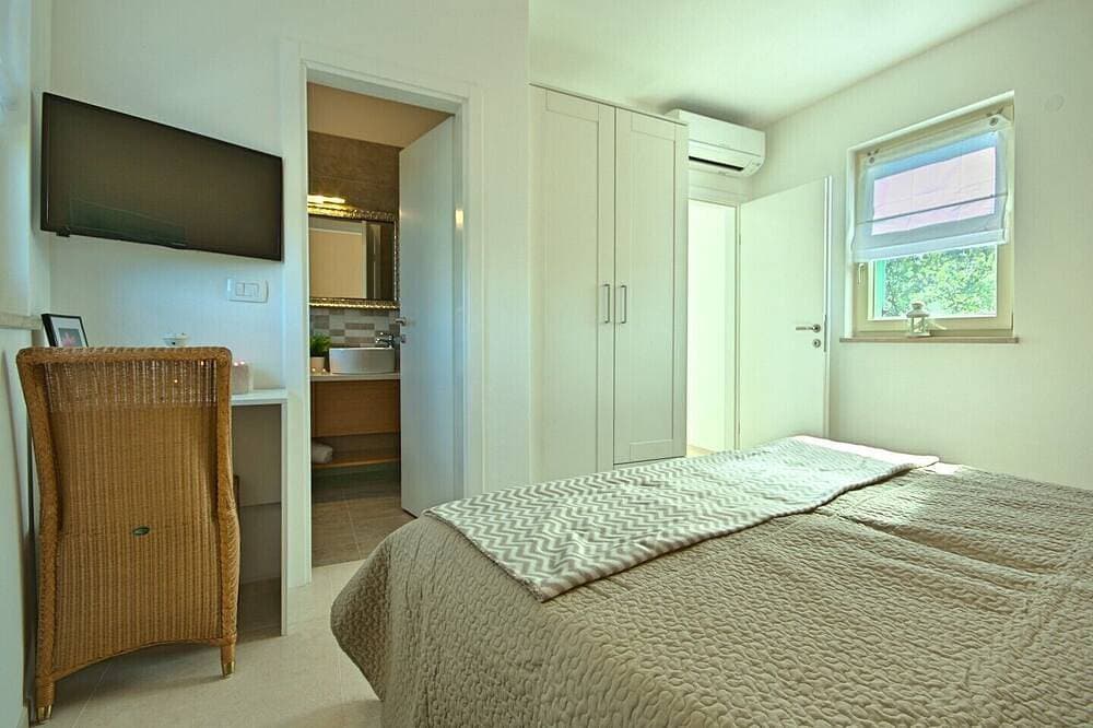 Foto 5 von 23: Vollständig umzäunt, privater Pool-beheizt, ruhig, modern, gemütlich, Meerblick