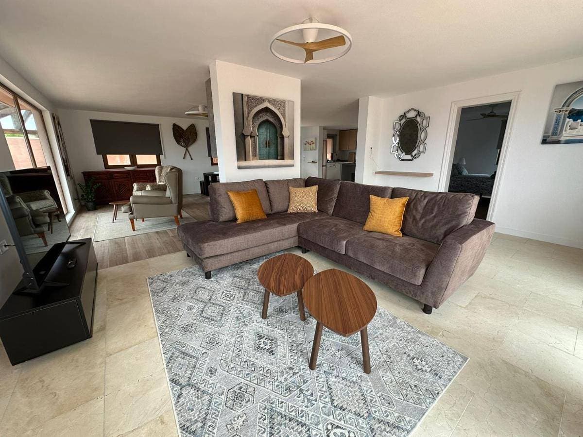 Foto 4 von 72: Two-Bedroom Apartment with Terrace and Sea View