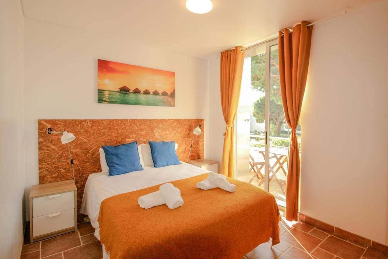 Foto 5 von 13: Large Twin Room with Shared Bathroom