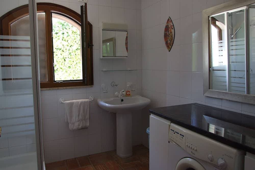 Foto 7 von 21: Komplett Zugelassene, Registrierte Vila, Klimatisiert mit Eigenem, Beheiztem Pool, Ruhige Lage