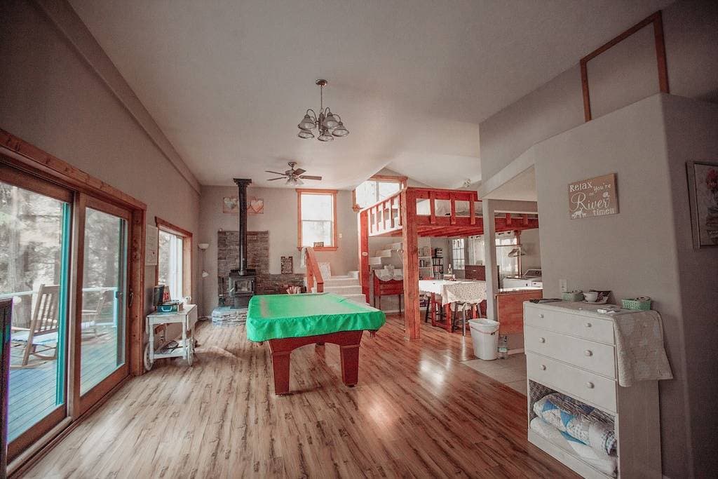 Foto 11 von 51: Romantische Waterfront Shabby Chic Hütte am Clark Fork River!  #SchwankyCabin