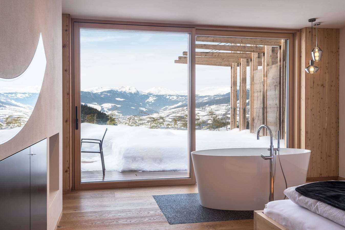 Foto 10 von 34: Schöne Ferienwohnung "Aura Chalets No 2" mit Bergblick, WLAN & Garten