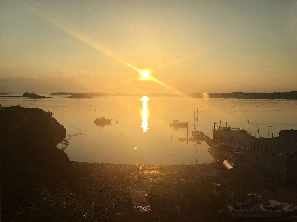 Foto 4 von 23: Eastport Waterfront ~ Blick auf den Sonnenaufgang über Campobello