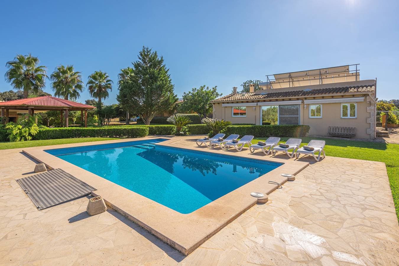 Foto 2 von 26: Villa 'Finca Can Tomeu' mit Bergblick, Pool, Garten, Klimaanlage und WLAN