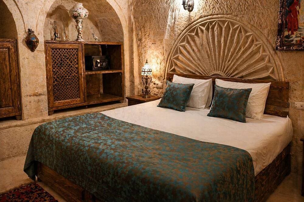 Foto 8 von 30: Historic Cave Home Facing Majestic Ortahisar Castle