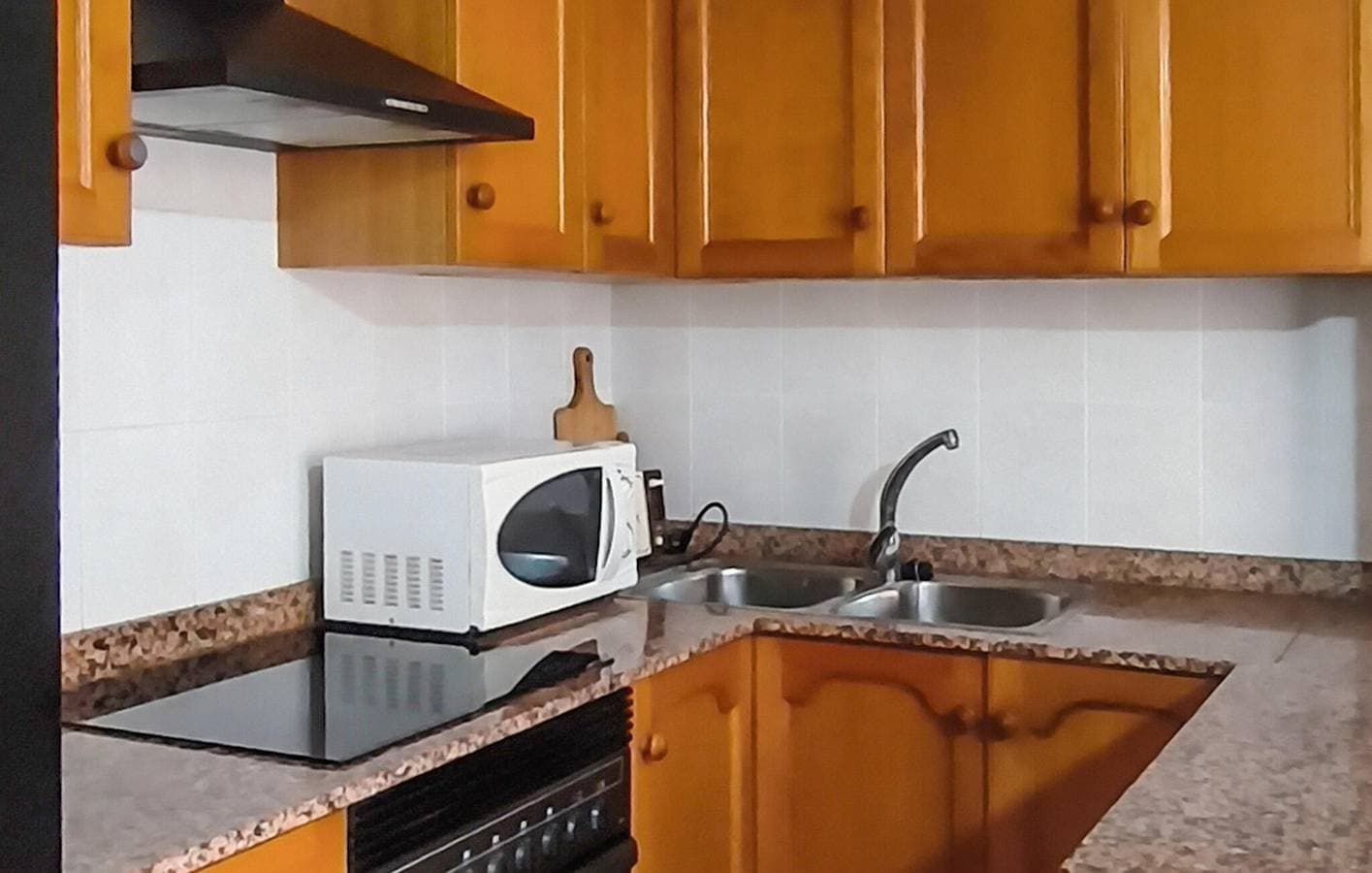 Foto 5 von 16: Moderne 70qm Wohnung: AC, Parkplatz, Terrasse, 100m zur Playa Masbó