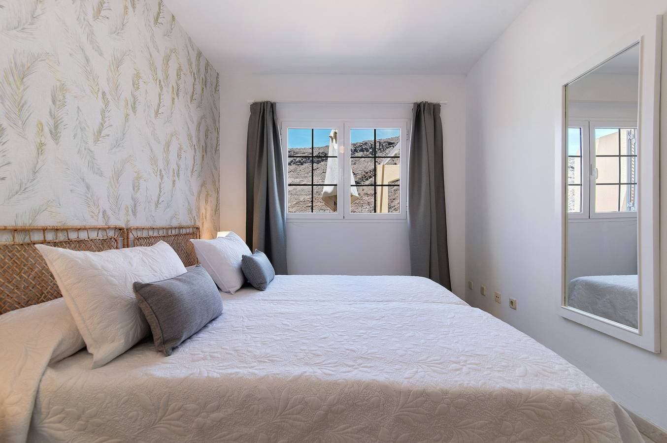 Foto 11 von 26: Ferienwohnung 'Mangueros Suite 36 Puerto de Mogán' mit Bergblick & Gemeinschaftspool