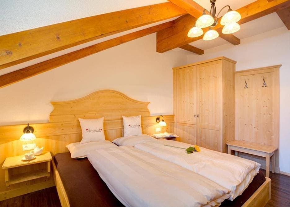 Foto 12 von 18: Two-Bedroom Apartment with Mountain View