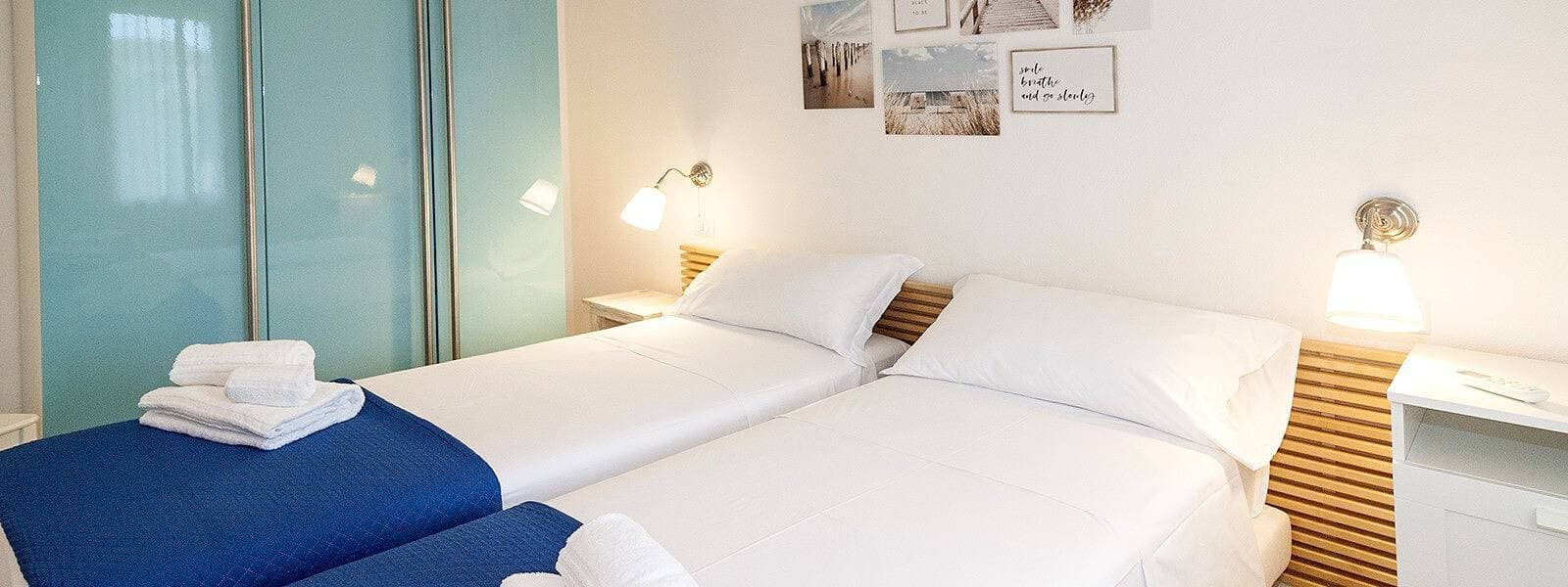 Foto 11 von 22: Apartment 'Turquoise&Wood Stylish House' – Modernes Apartment am Pool in Limpiddu