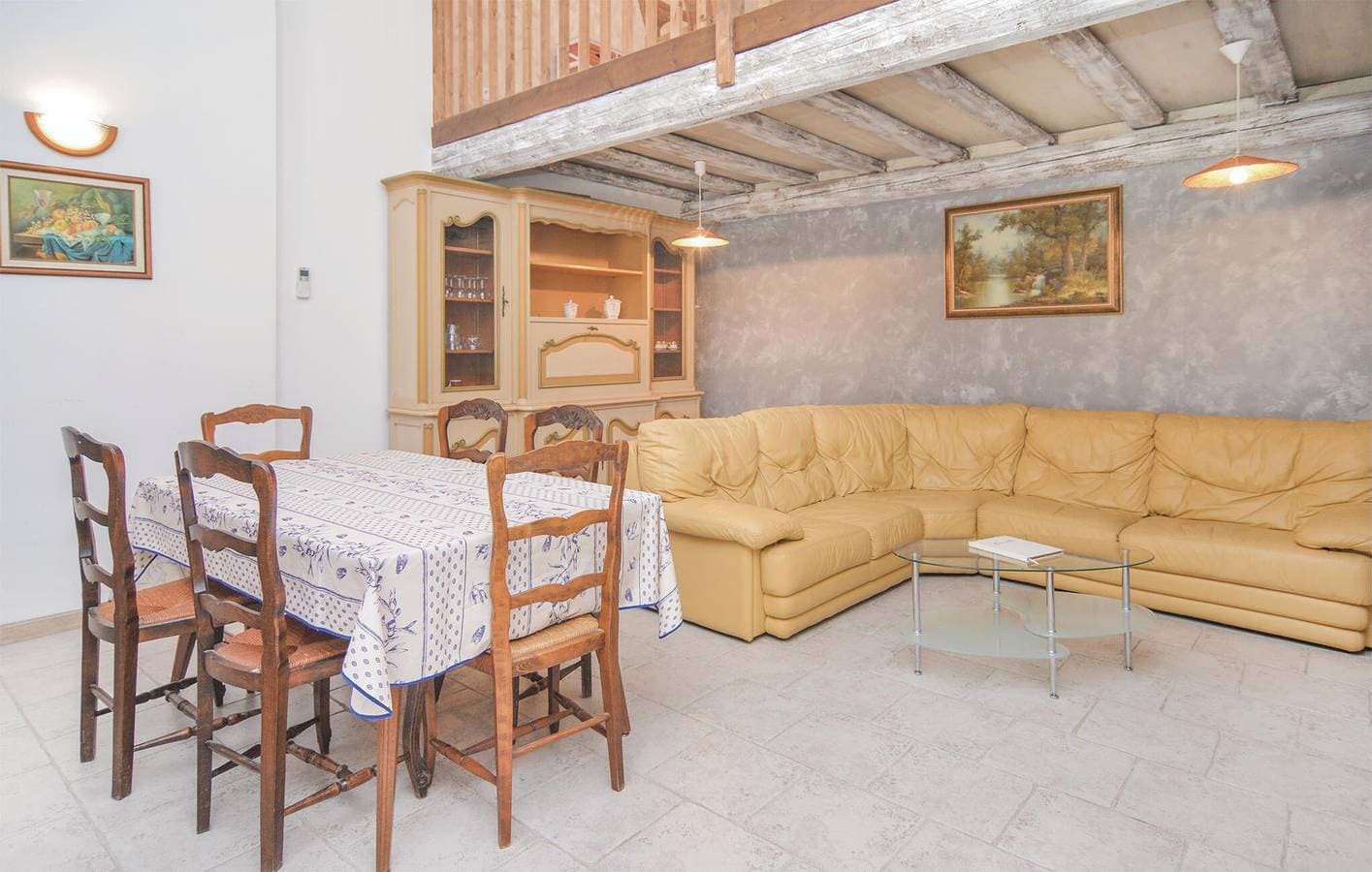 Foto 5 von 34: Gemütliche Wohnung mit Pool, Garten und Parkplatz in der Nähe von Rhone
