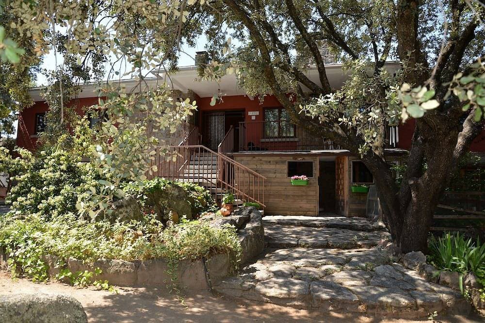 7picos-the house in Galapagar. Villa with swimming pool, ideal for family vacations. 1