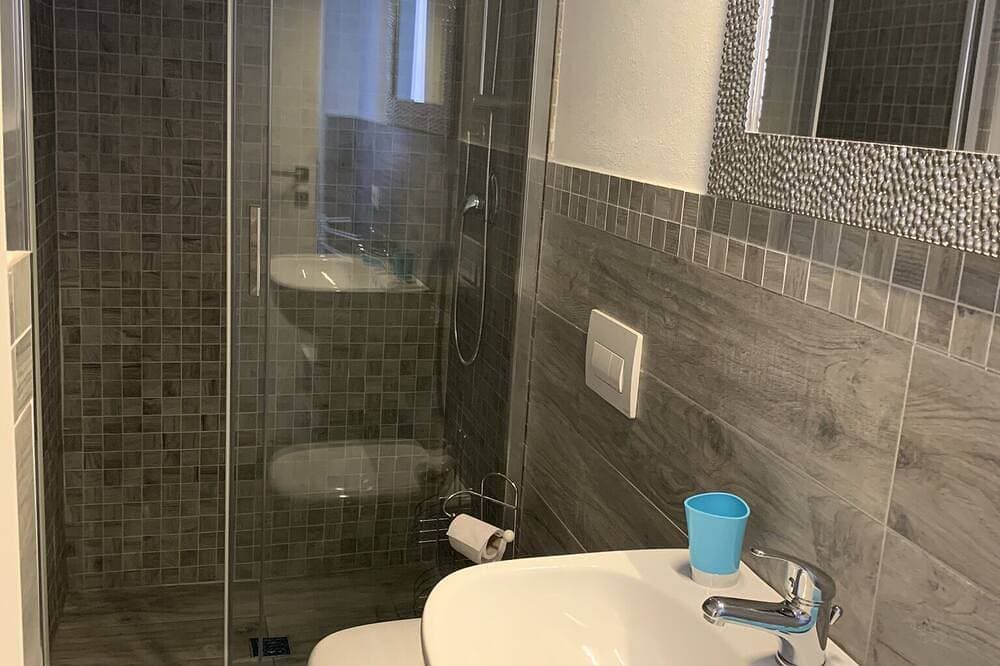 Foto 7 von 30: Neubau, Luxus 2-Bett-Wohnung mit Blick auf das Meer