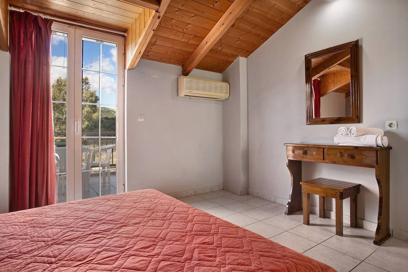 Foto 5 von 26: Ferienwohnung "Dolphin Apartment Meerblick 9" mit Privatem Balkon, Gemeinschaftsgarten und WLAN