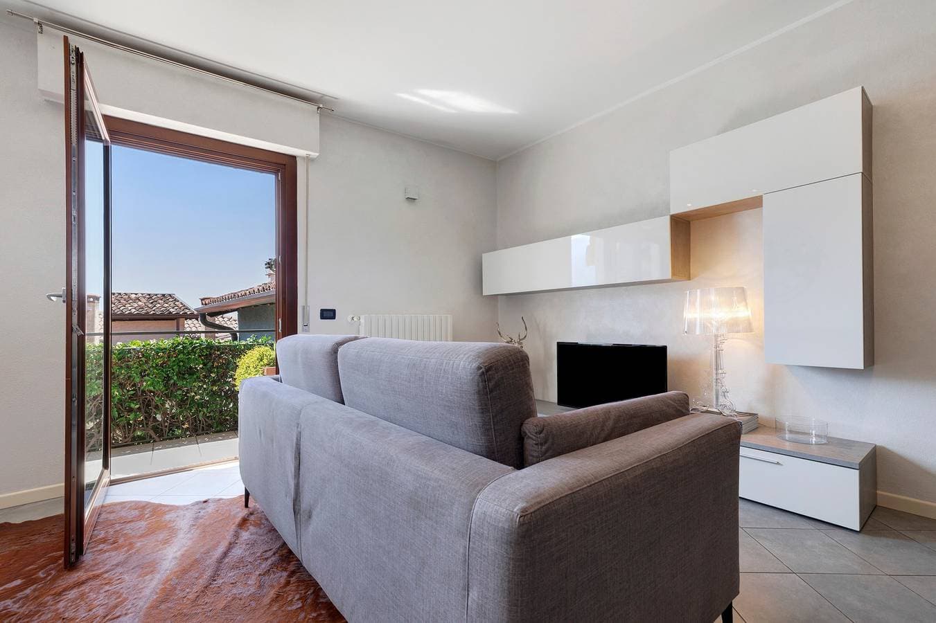 Foto 8 von 29: Ferienwohnung 'Il Campanile' mit Seeblick, WLAN und Klimaanlage