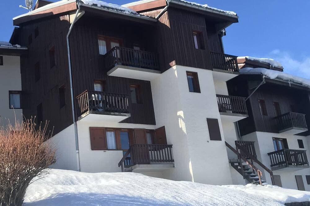 Large 4-person studio with Mont Blanc view 1