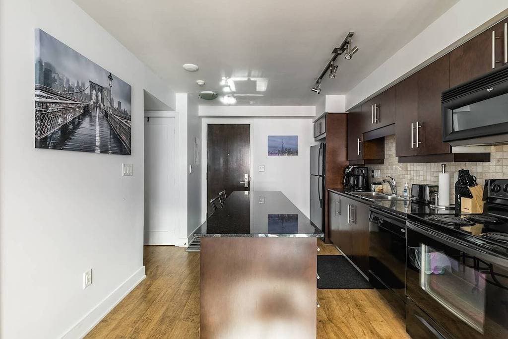 Foto 5 von 20: Sparkling Clean Large 1 Br Juwel im Herzen der Innenstadt von Toronto