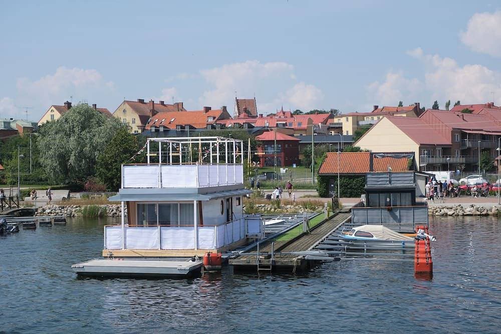 Foto 8 von 13: Unique floating retreat Sleeps 4