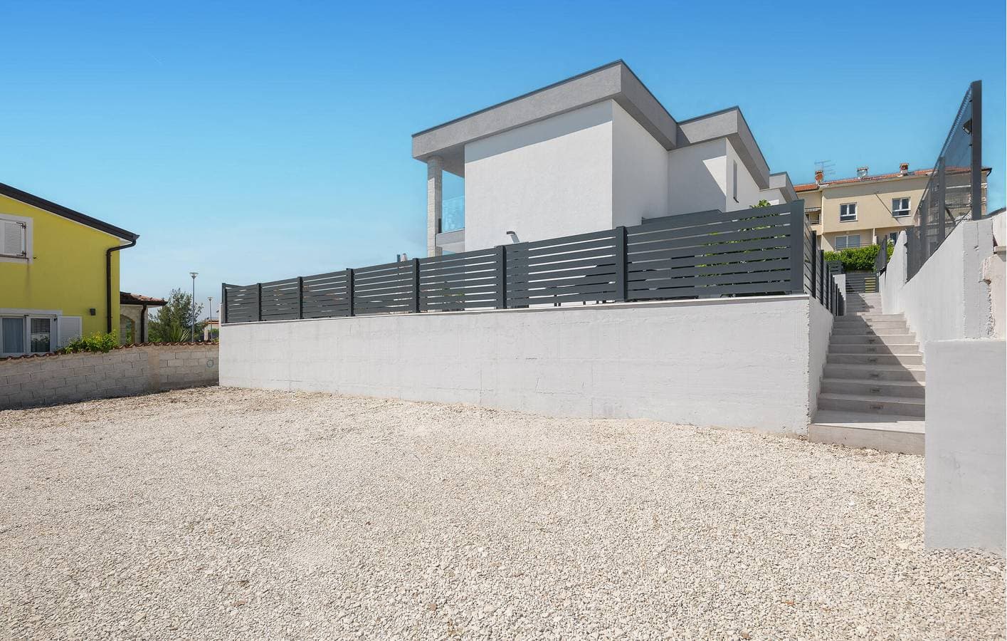 Foto 13 von 36: Geräumige 1-Zimmer-Wohnung mit Pool und Terrasse in der Nähe des Stadtzentrums von Kadumi