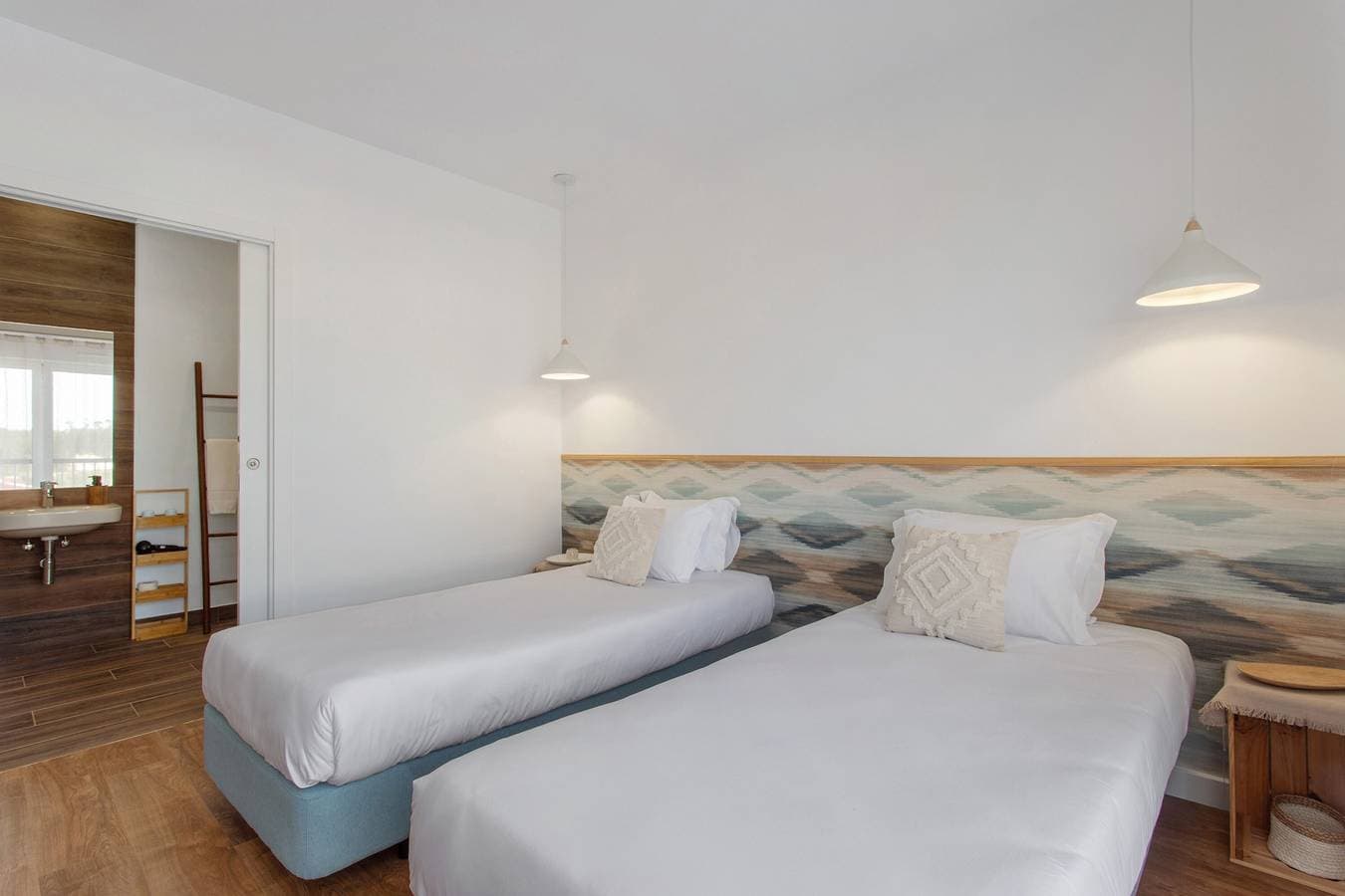 Foto 12 von 38: Zimmer 'Quinta Dos Raposos - Suite Água' mit Gemeinschaftspool, Terrasse und WLAN