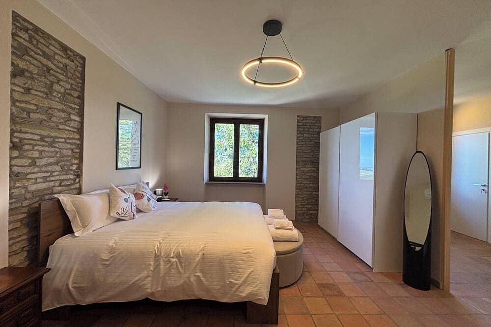 Foto 2 von 30: Relais Portaluna Serena / 1Br + Studio, Sleeps 4, Garden, Langhe Views