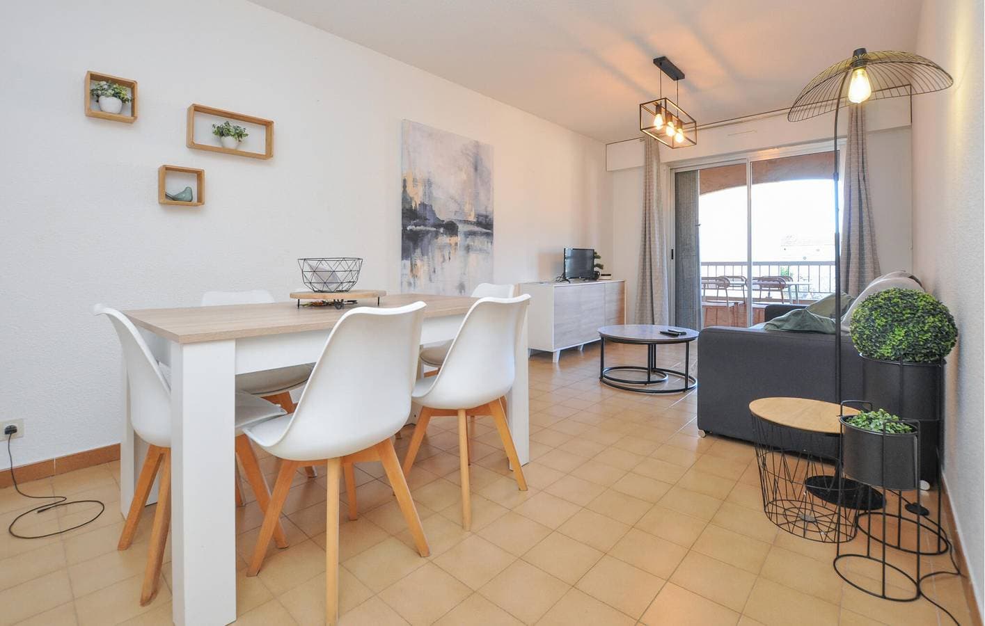 Foto 7 von 18: Modernes Apartment mit Terrasse und Parkplatz, 1,5 km zum Strand