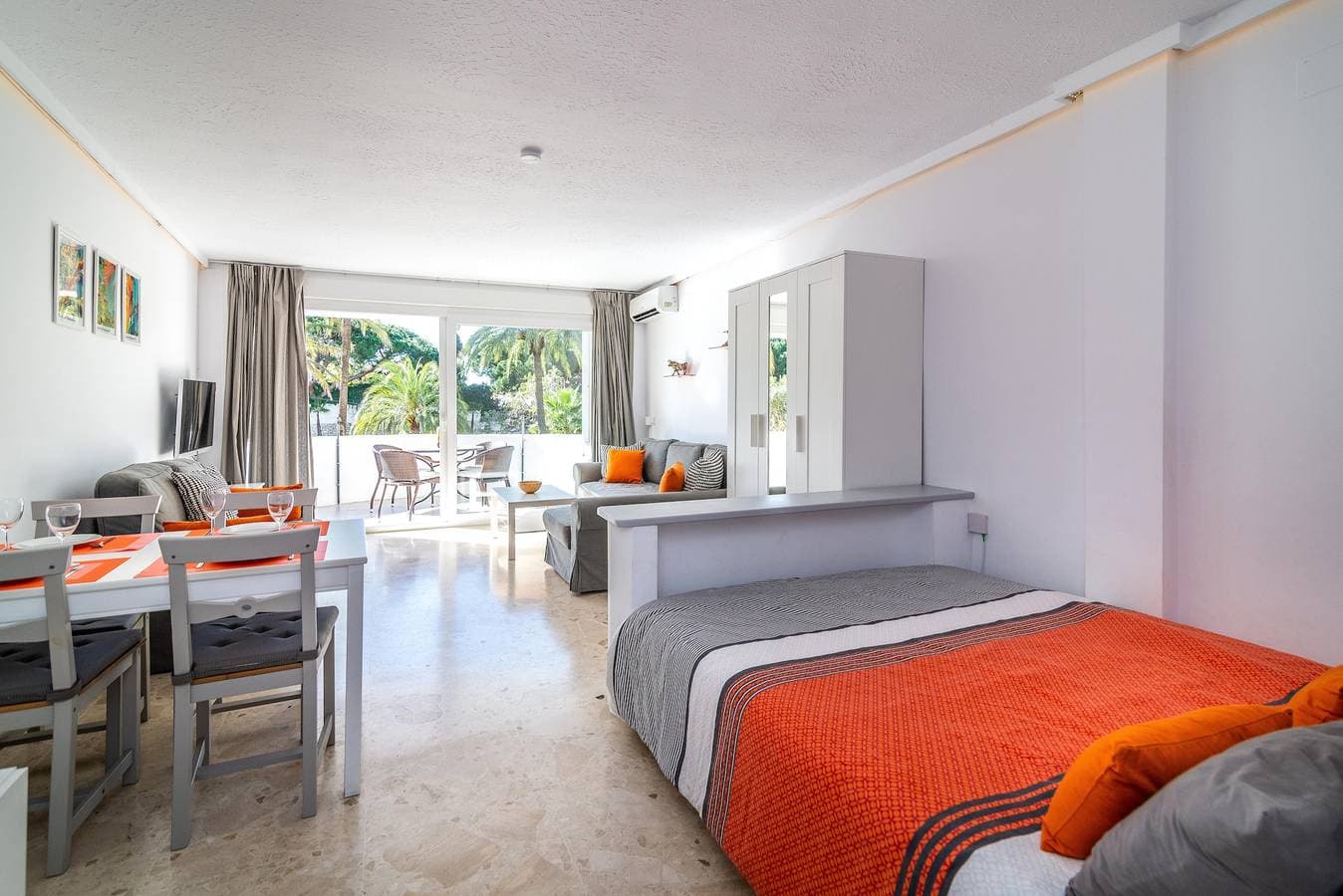 Foto 12 von 25: Einzimmerwohnung in Marbella mit Terrasse, Gemeinschaftspool und WLAN