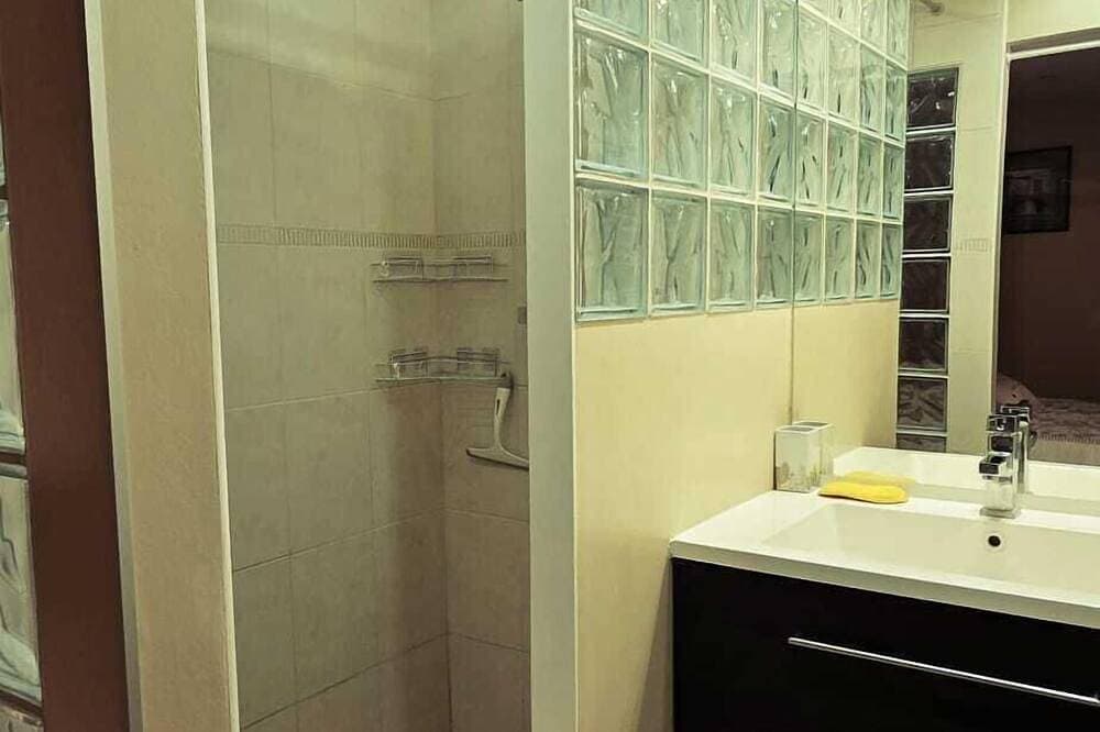 Foto 5 von 25: Refurbished garden apartment, spa