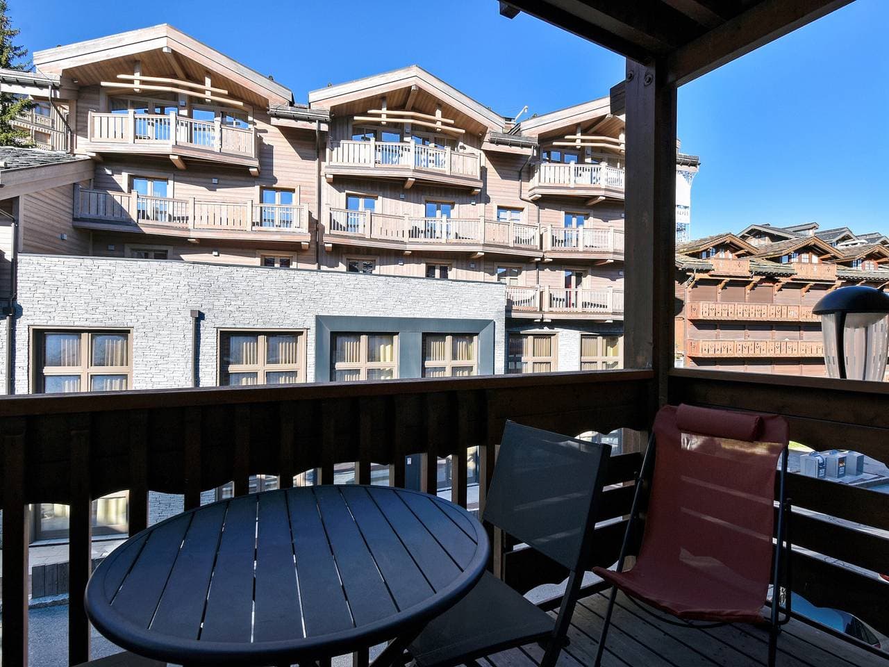 Foto 10 von 10: Gemütliches Herzstück Courchevel 1850: 2 Schlafzimmer, Ski-Kabinen, Willkommensgeschenk