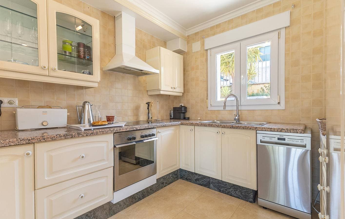 Foto 7 von 32: Gemütliches Orba-Apartment mit Pool, Parkplatz und Terrasse