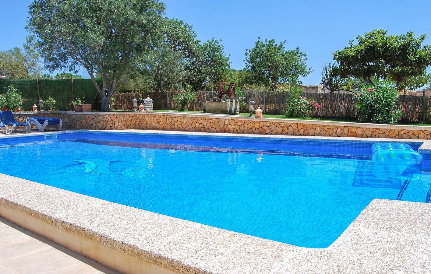 Foto 7 von 38: Gemütliche Wohnung mit Pool und Terrasse bei Es Carritxó