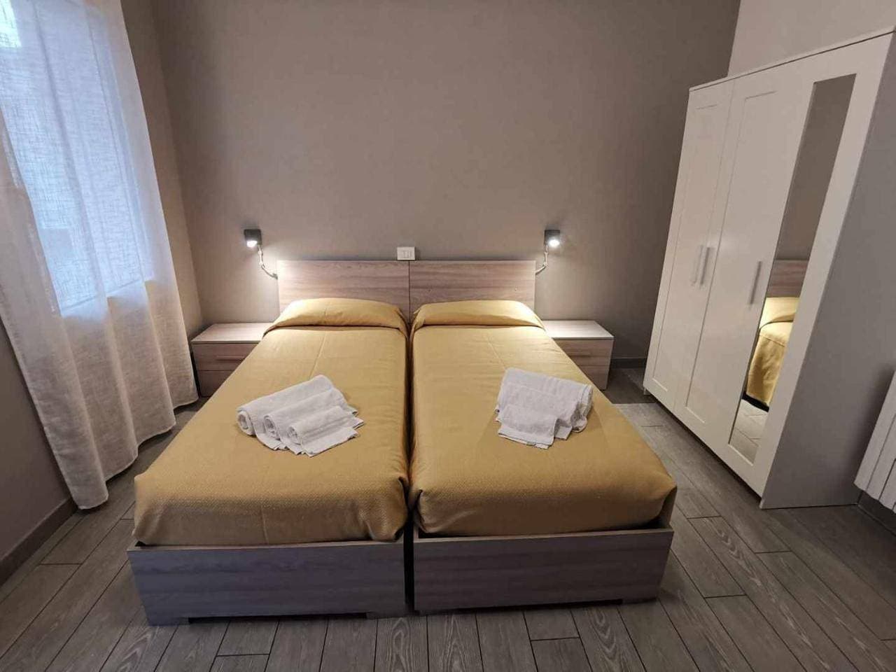 Foto 13 von 25: Twin Room with Private Bathroom