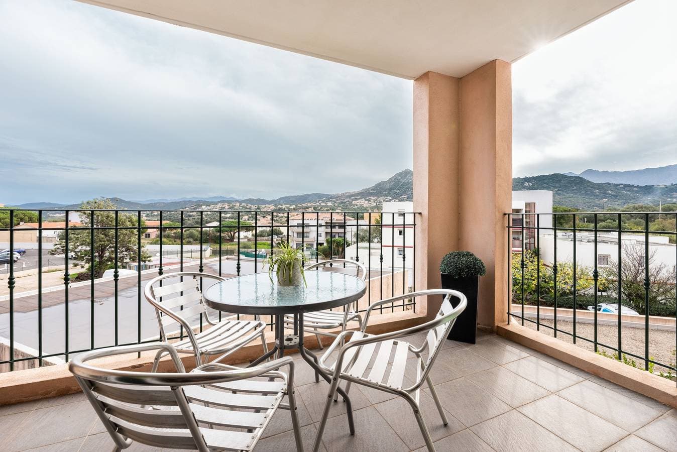 Foto 2 von 12: Ferienwohnung für 4 Personen mit Terrasse