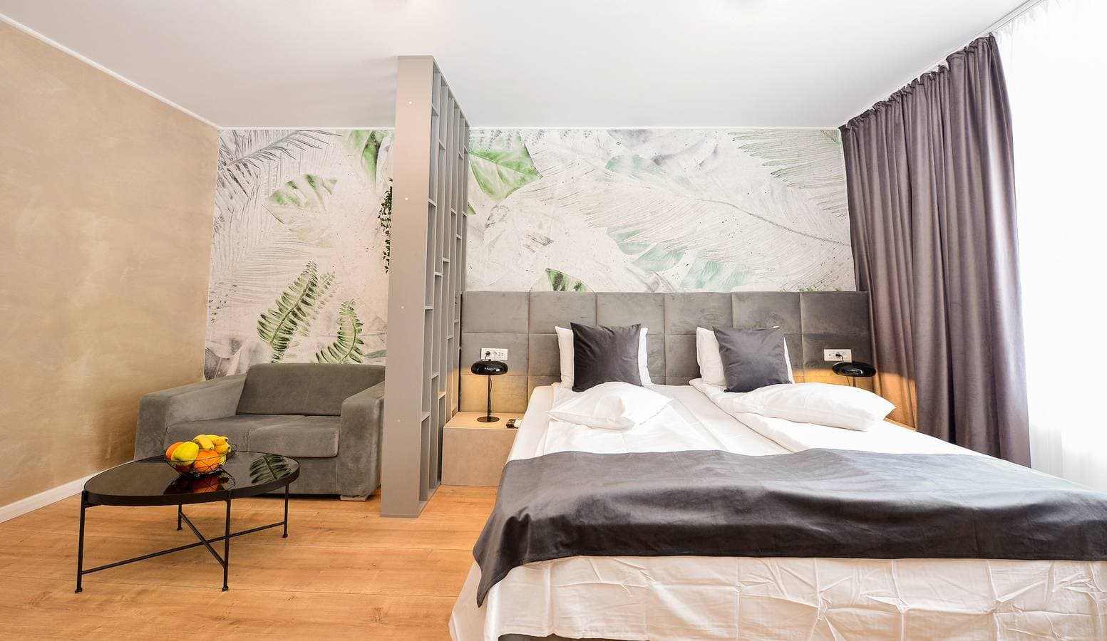 Foto 2 von 16: Park Studio Cismigiu Gardens - Ruhiges Zimmer - Smart-TV