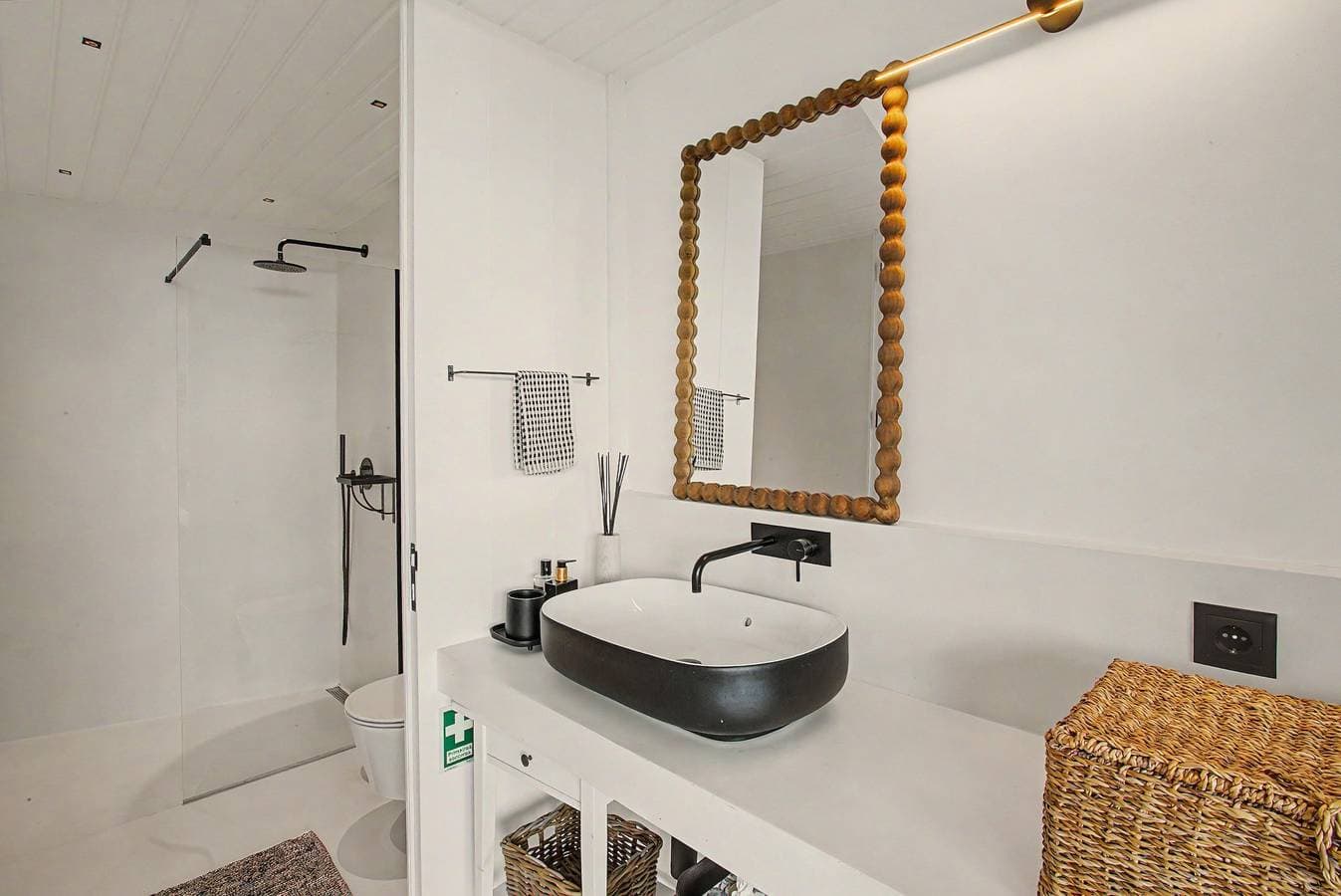 Foto 12 von 22: Chalet 'The Village Barn' mit Meerblick, Gemeinschaftsterrasse und WLAN