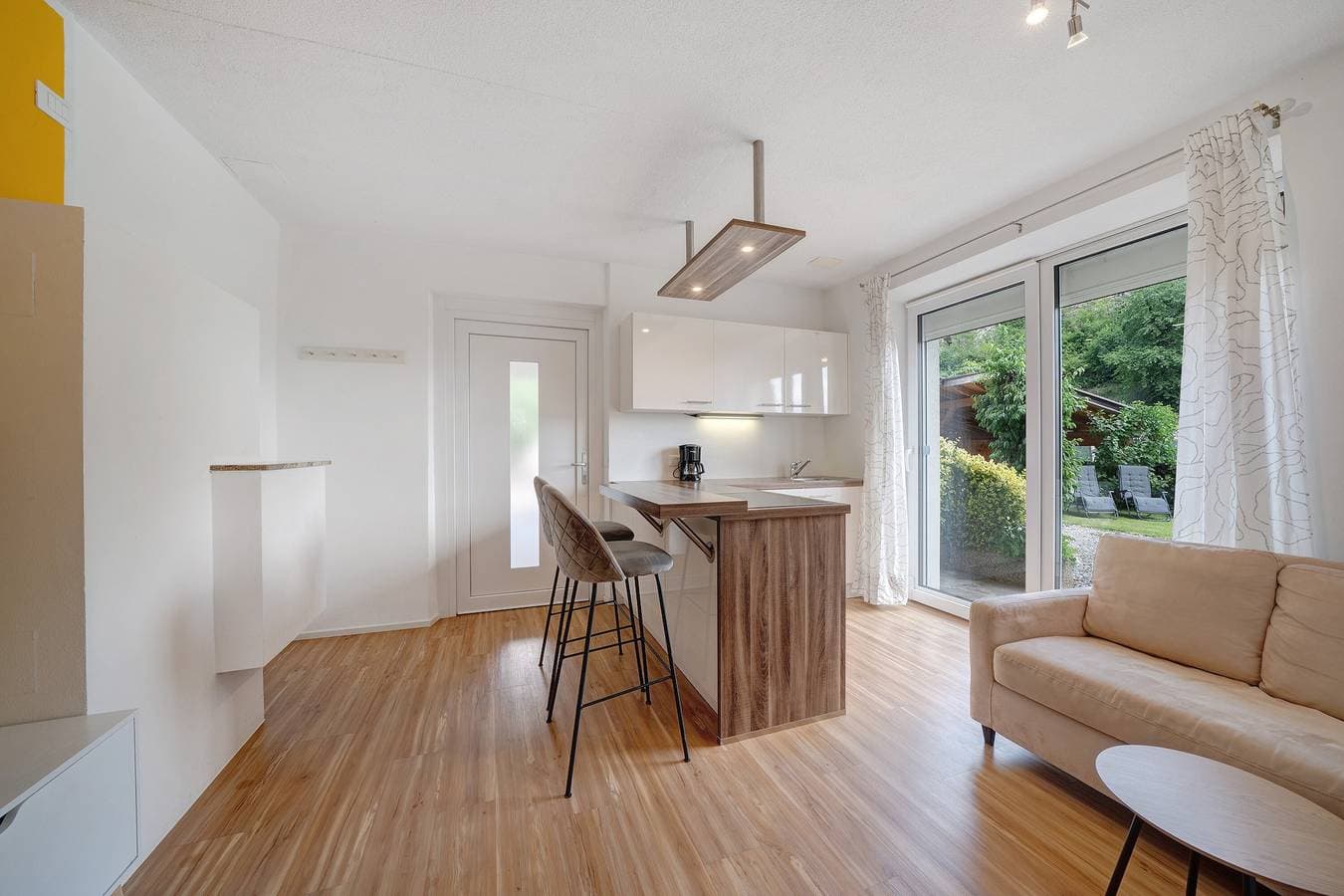 Foto 13 von 22: Ferienwohnung "Mayenburg" mit Bergblick, Gemeinschaftsgarten und Pool