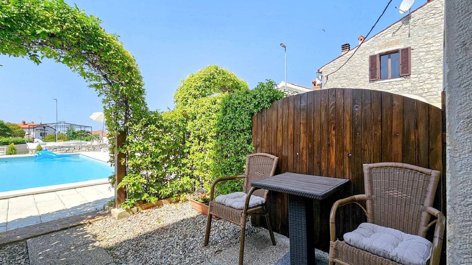 Foto 5 von 28: Cozy Studio im Steinhaus mit Pool, Klima, WiFi